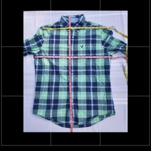 American Eagle Outfitters button down shirt young men's size M. Classic fit